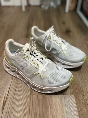 On Running Cloudeclipse white sand and lime running shoes sz 9.5